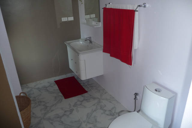 Eden studio rental, large bathroom clean and tiled bathrooms, clear